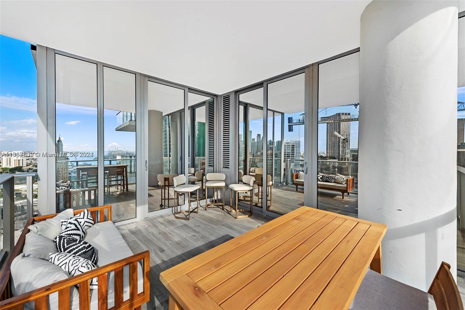 PARAMOUNT MIAMI WORLDCENT - Residential Lease
