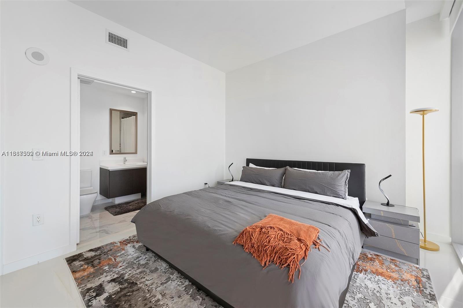 PARAMOUNT MIAMI WORLDCENT - Residential Lease