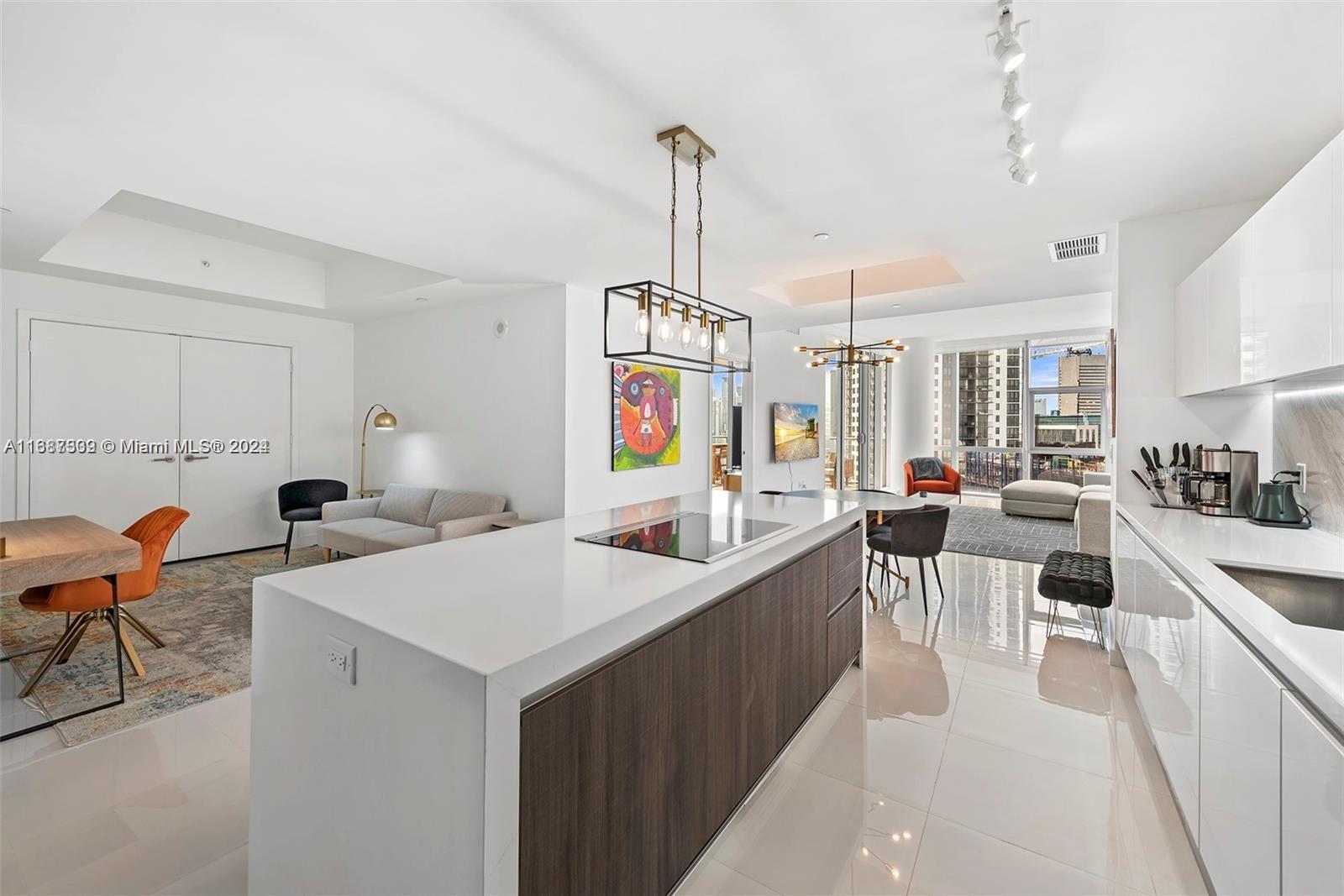 PARAMOUNT MIAMI WORLDCENT - Residential Lease