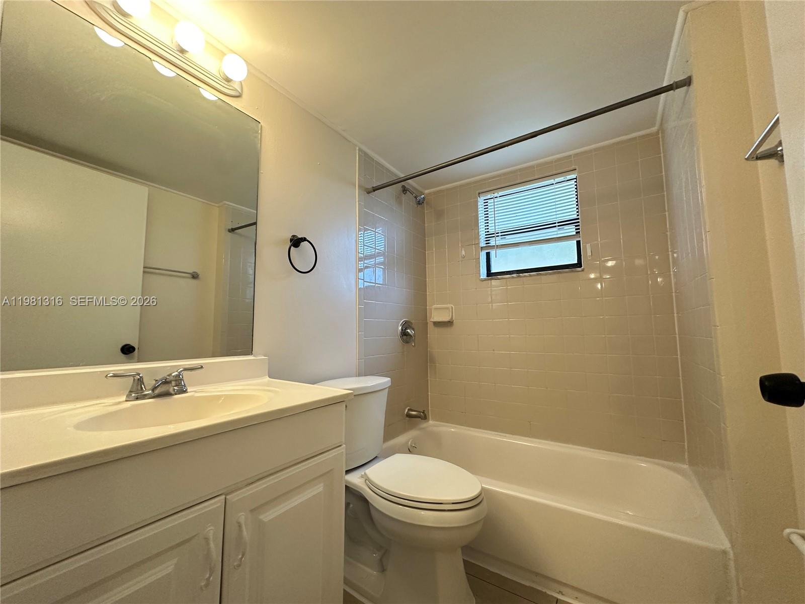 CASTLEWOOD - Residential Lease