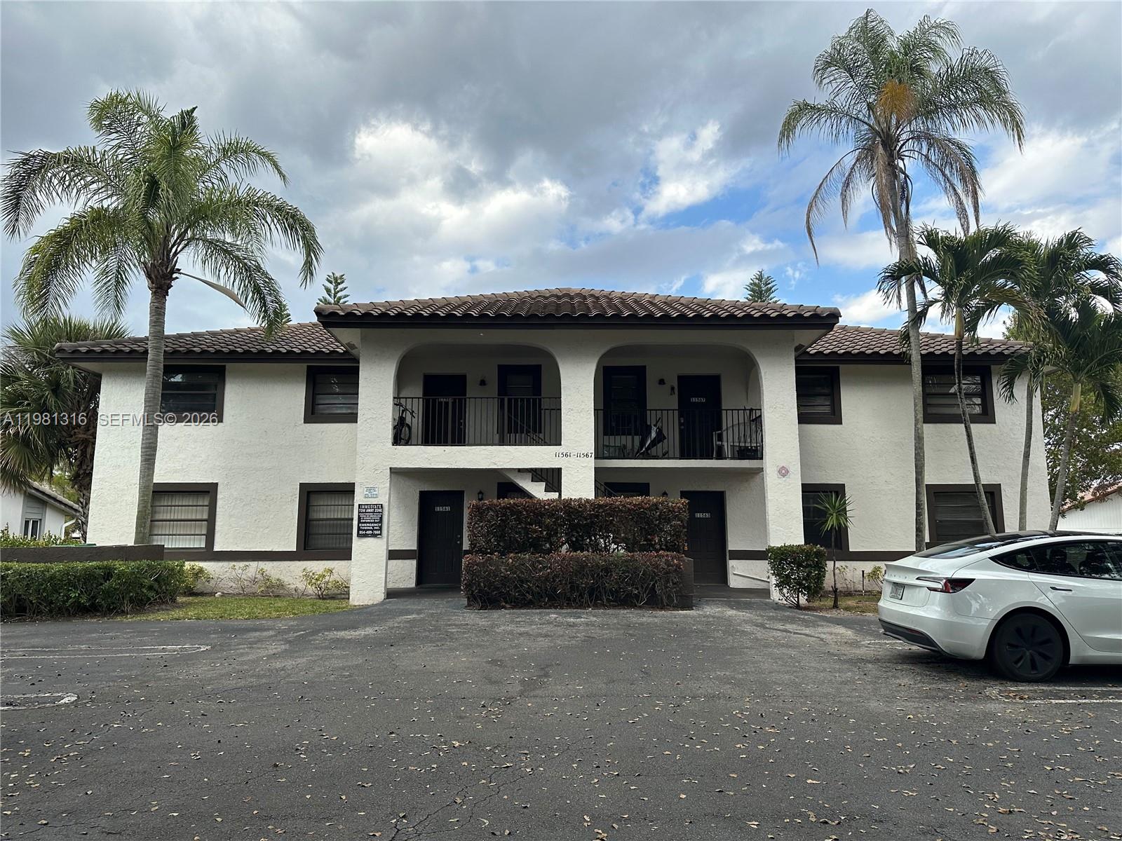 CASTLEWOOD - Residential Lease