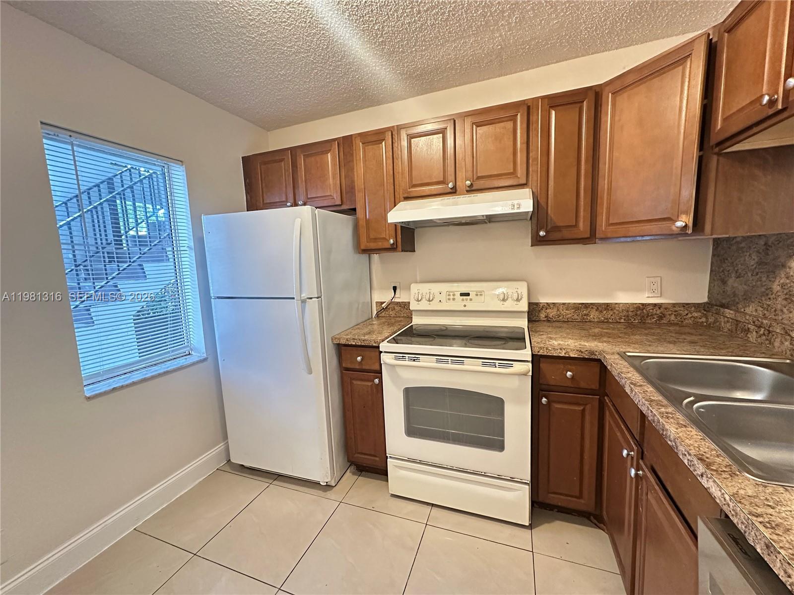 CASTLEWOOD - Residential Lease