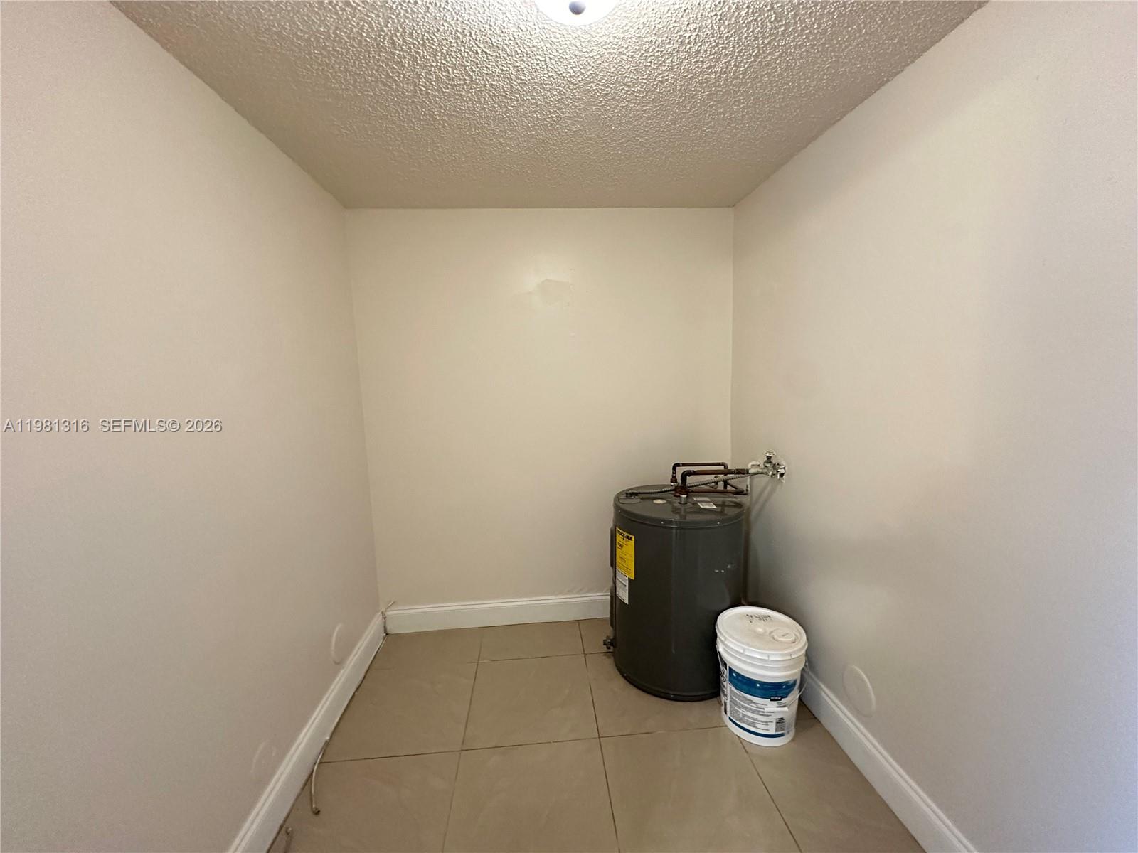 CASTLEWOOD - Residential Lease