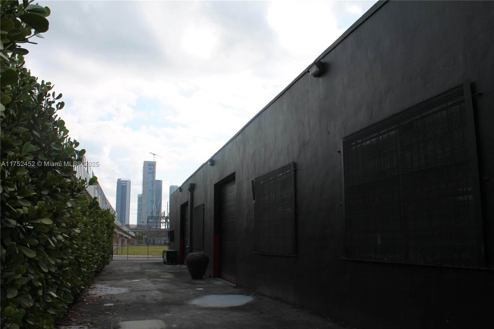 MIAMI NORTH - Land