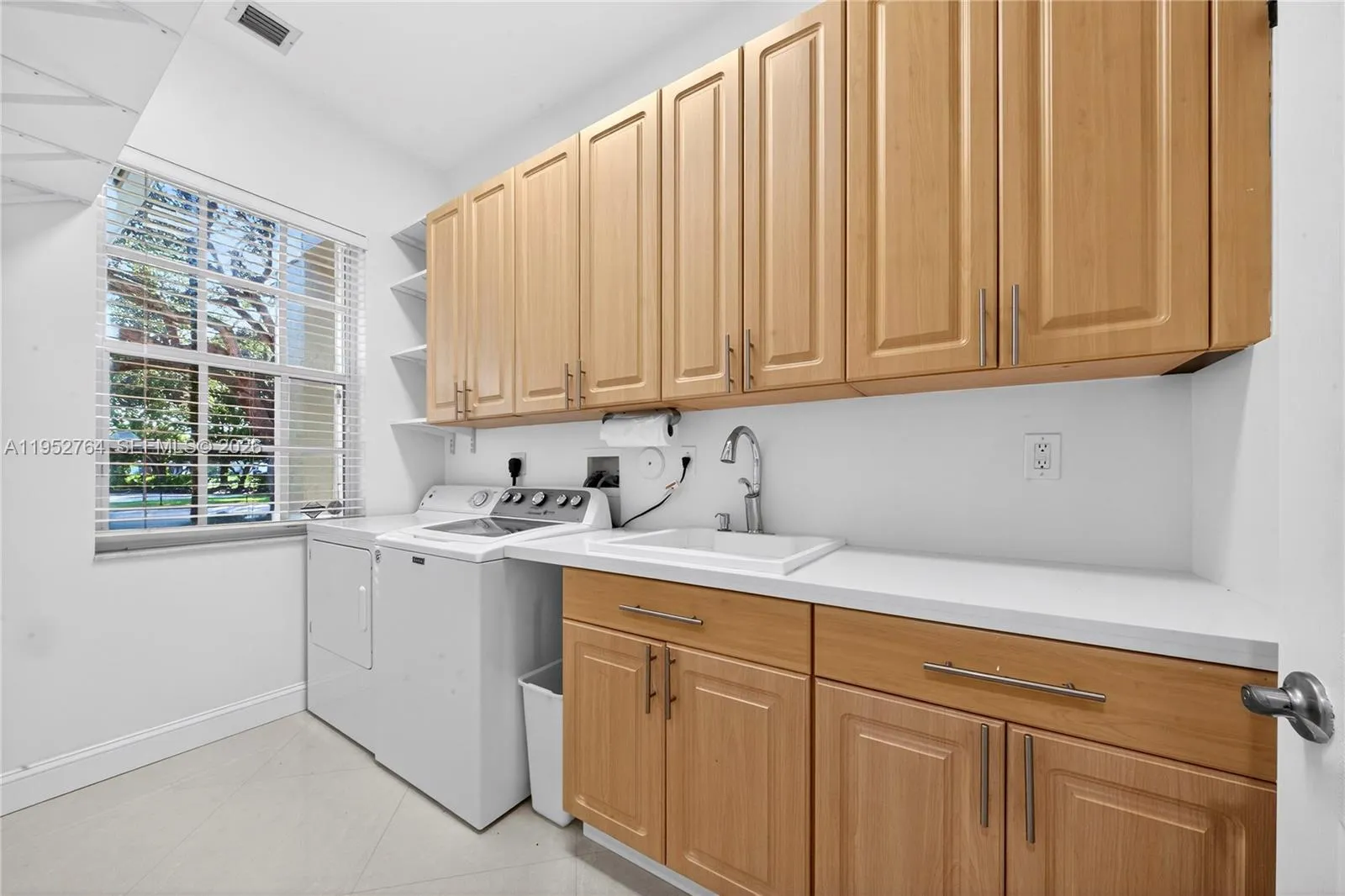 Davie, Florida, 33330, United States, 4 Bedrooms Bedrooms, ,3 BathroomsBathrooms,Residential,Active,2012872