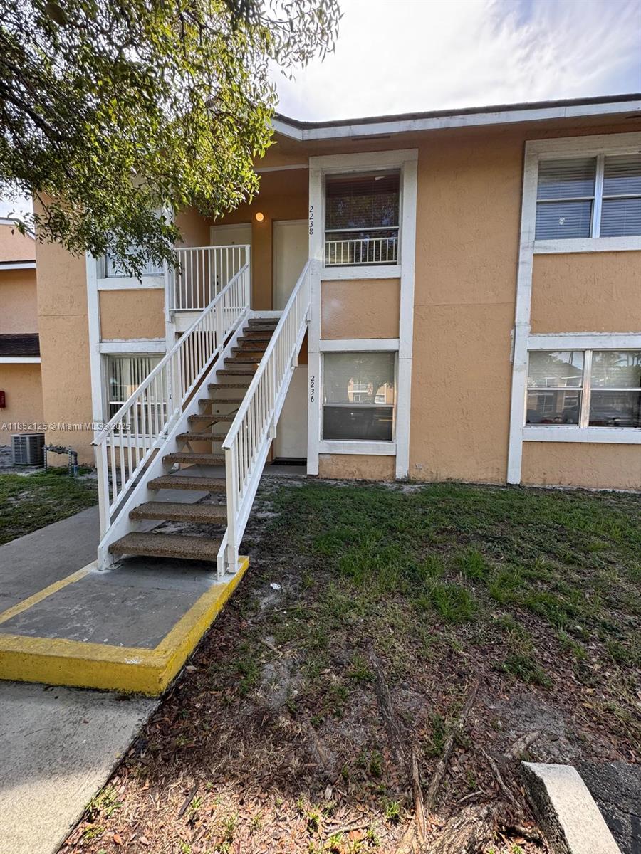 Spacious 2-bedroom, 2-bathroom apartment with in-unit washer and dryer. The unit gets plenty of natural light and features a large kitchen. Located in a great area, the complex includes a pool and has been recently painted. Easy to show!