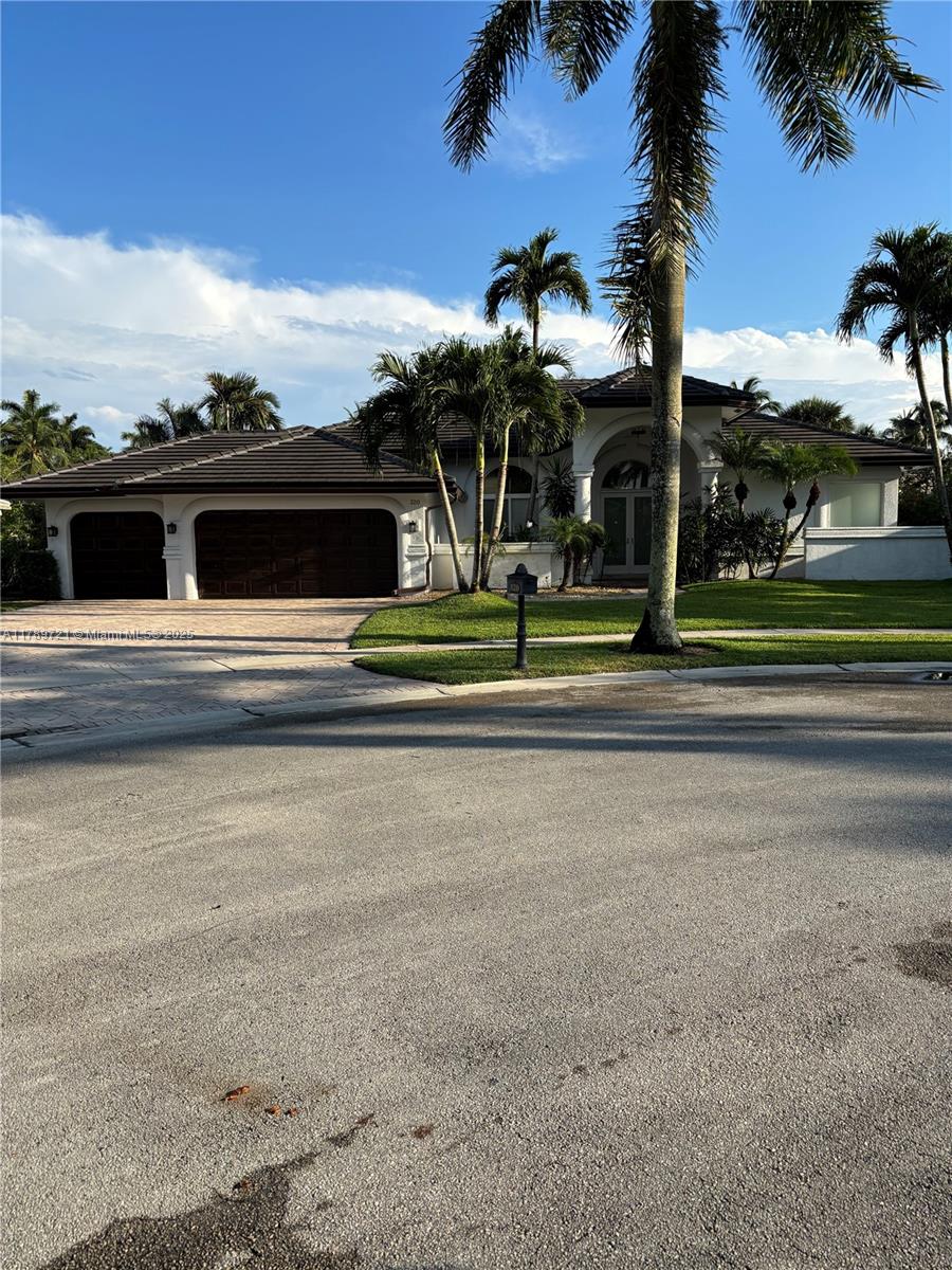 Property for Sale at 320 Windmill Palm Ave, Plantation, Miami-Dade County, Florida - Bedrooms: 4 
Bathrooms: 3  - $1,899,000