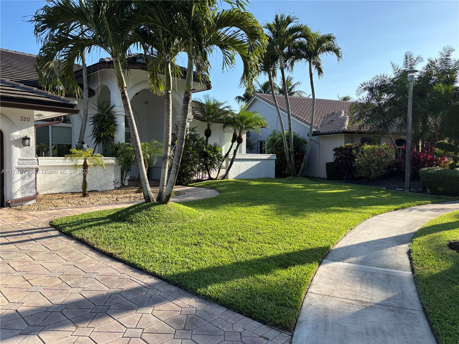 320 Windmill Palm Ave