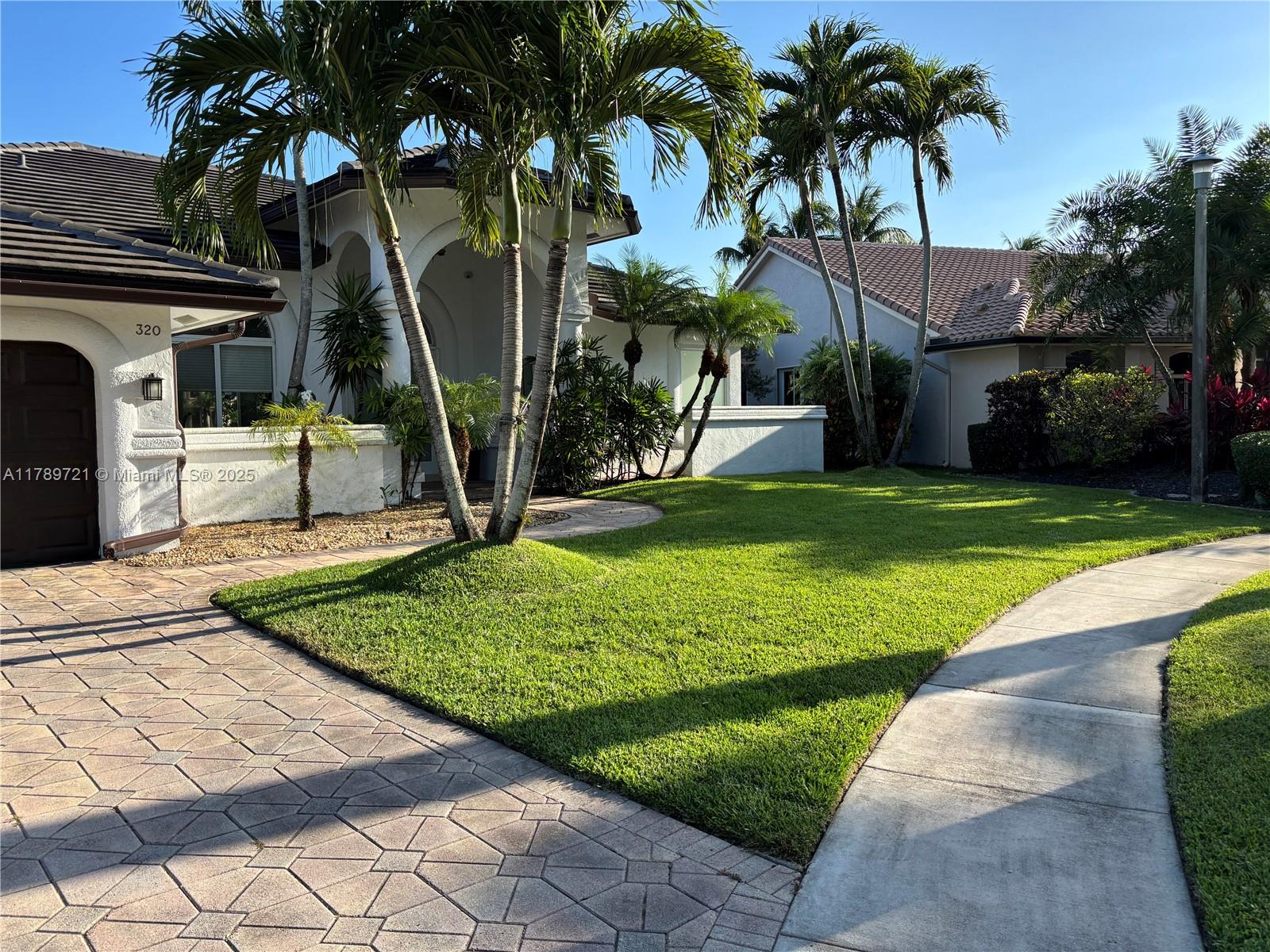 320 Windmill Palm Ave