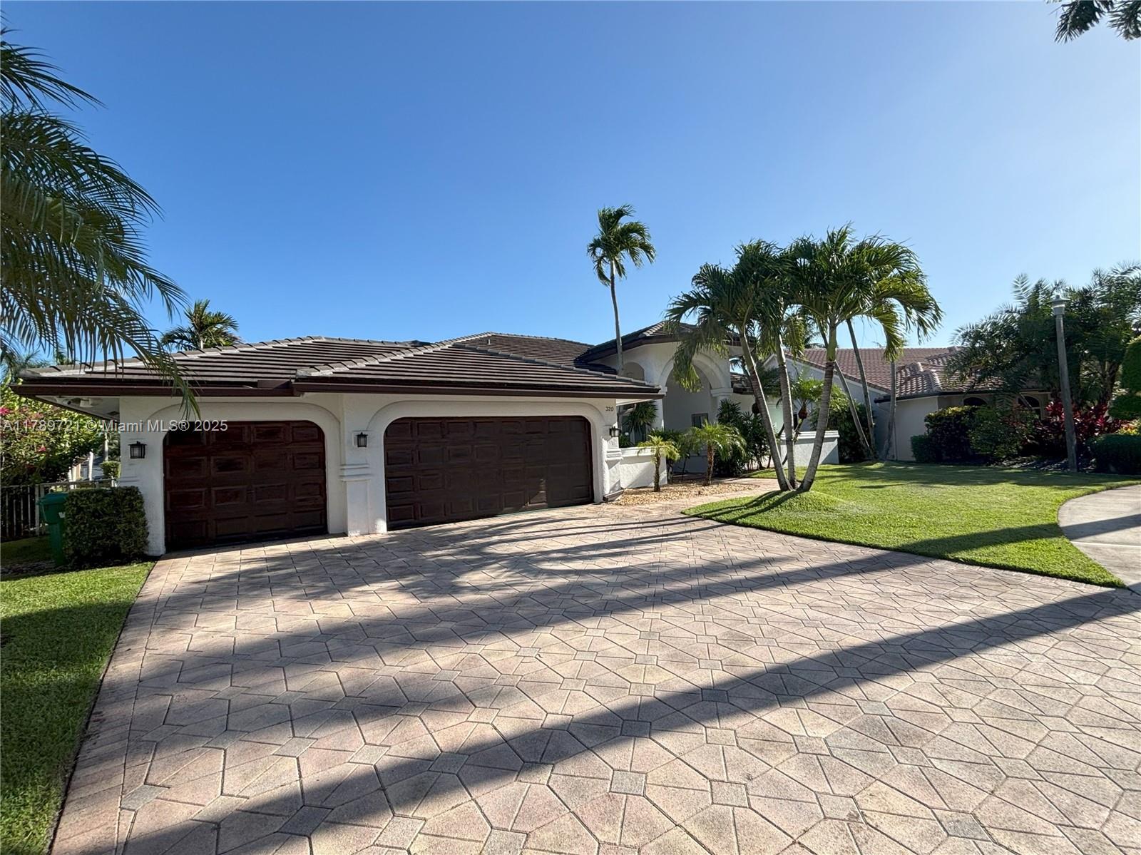 Property for Sale at 320 Windmill Palm Ave, Plantation, Miami-Dade County, Florida - Bedrooms: 4 
Bathrooms: 3  - $1,899,000