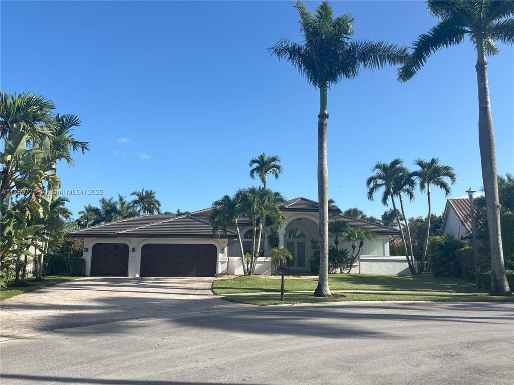 Photo of 320 Windmill Palm Ave, Plantation, FL 33324 (MLS # A11789721)