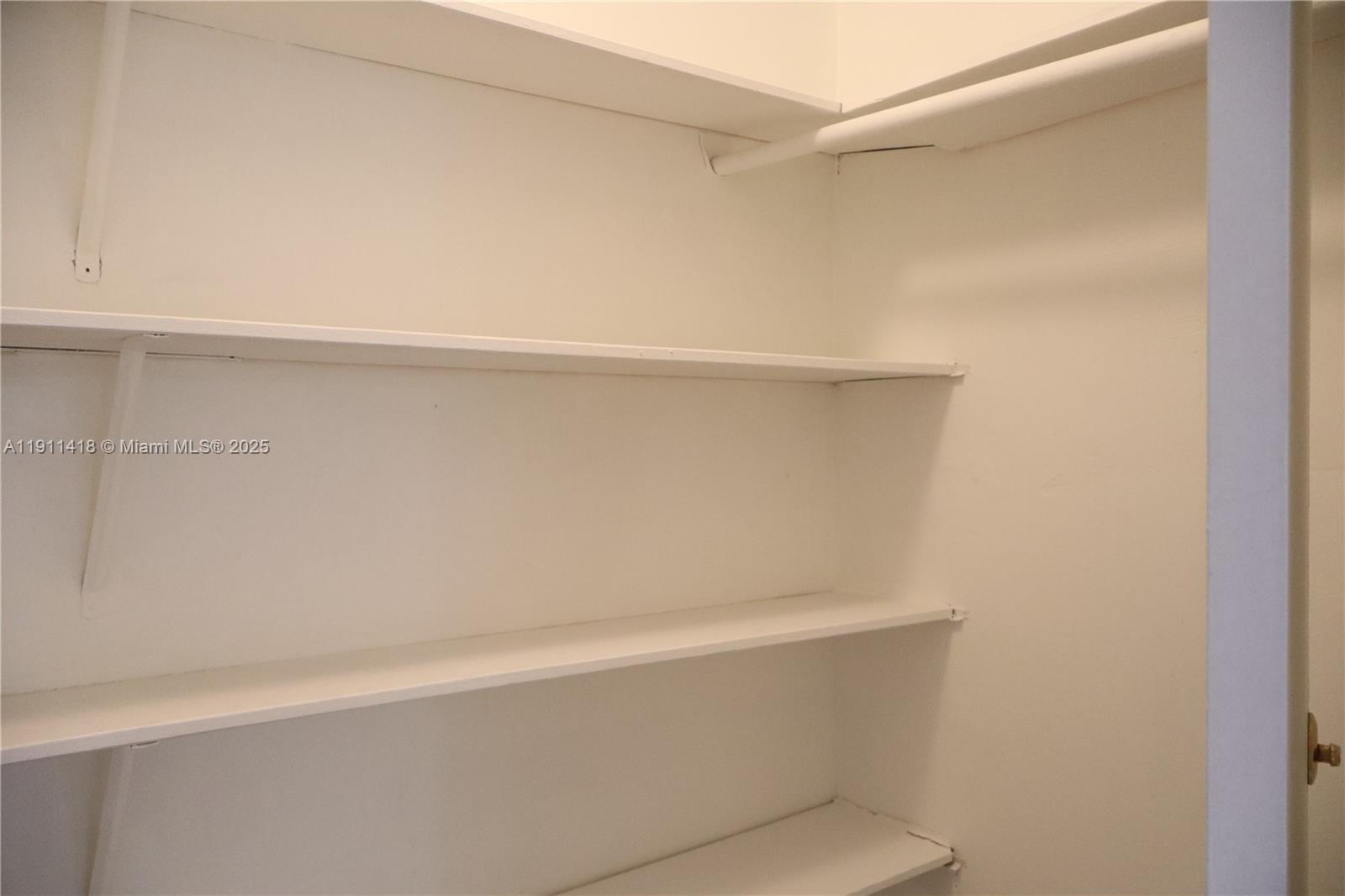 WINDWARD CONDO - Residential Lease