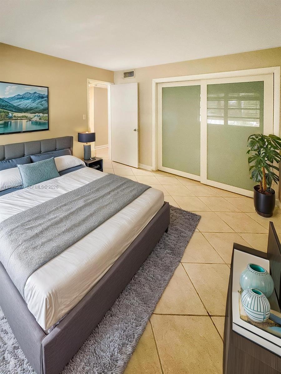 KINGSTON SQUARE CONDO - Residential