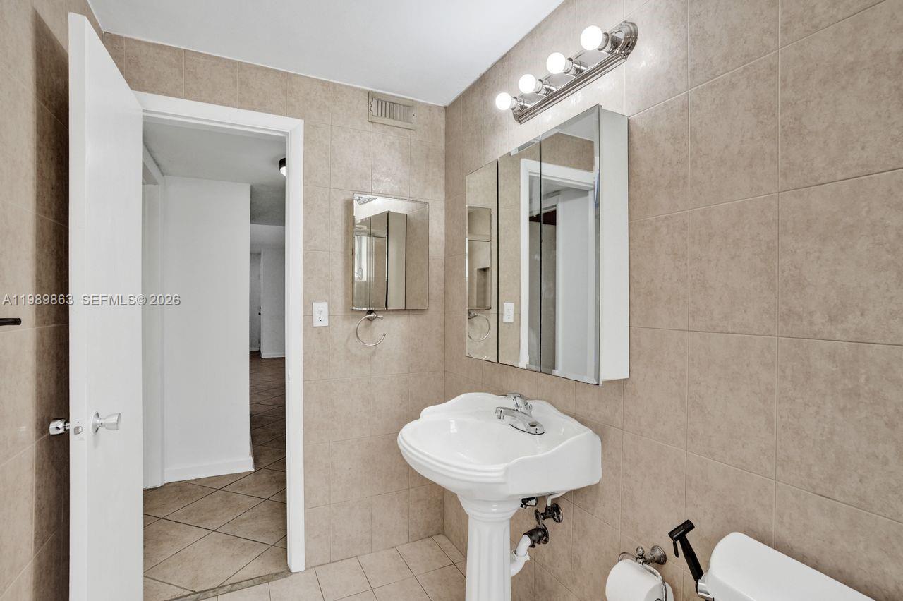 KINGSTON SQUARE CONDO - Residential