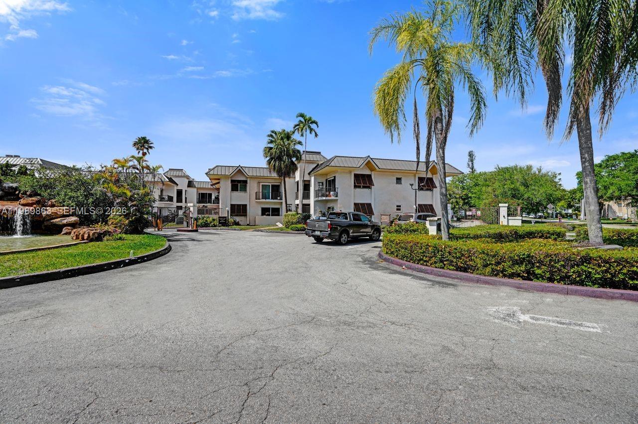 KINGSTON SQUARE CONDO - Residential