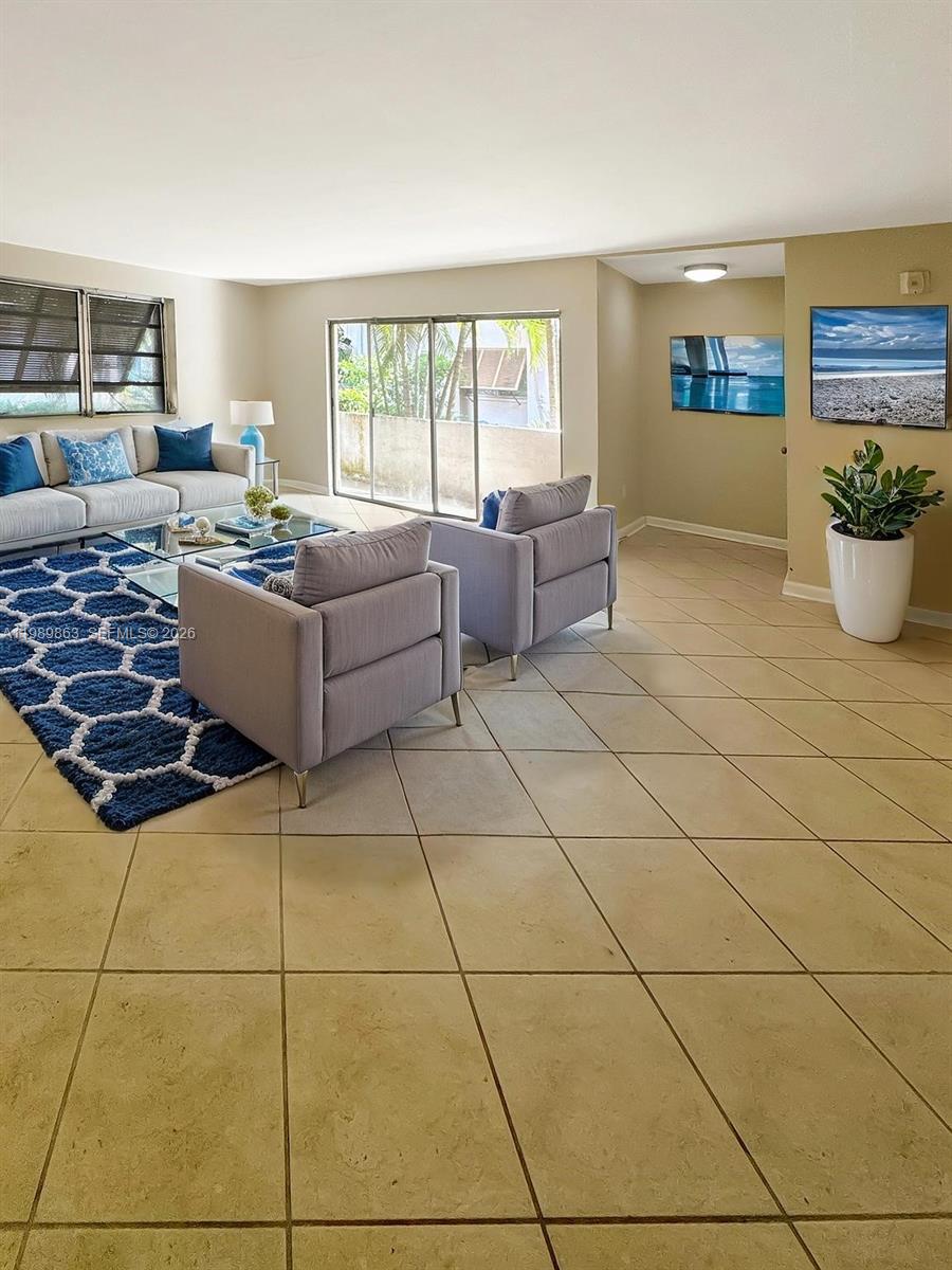 KINGSTON SQUARE CONDO - Residential