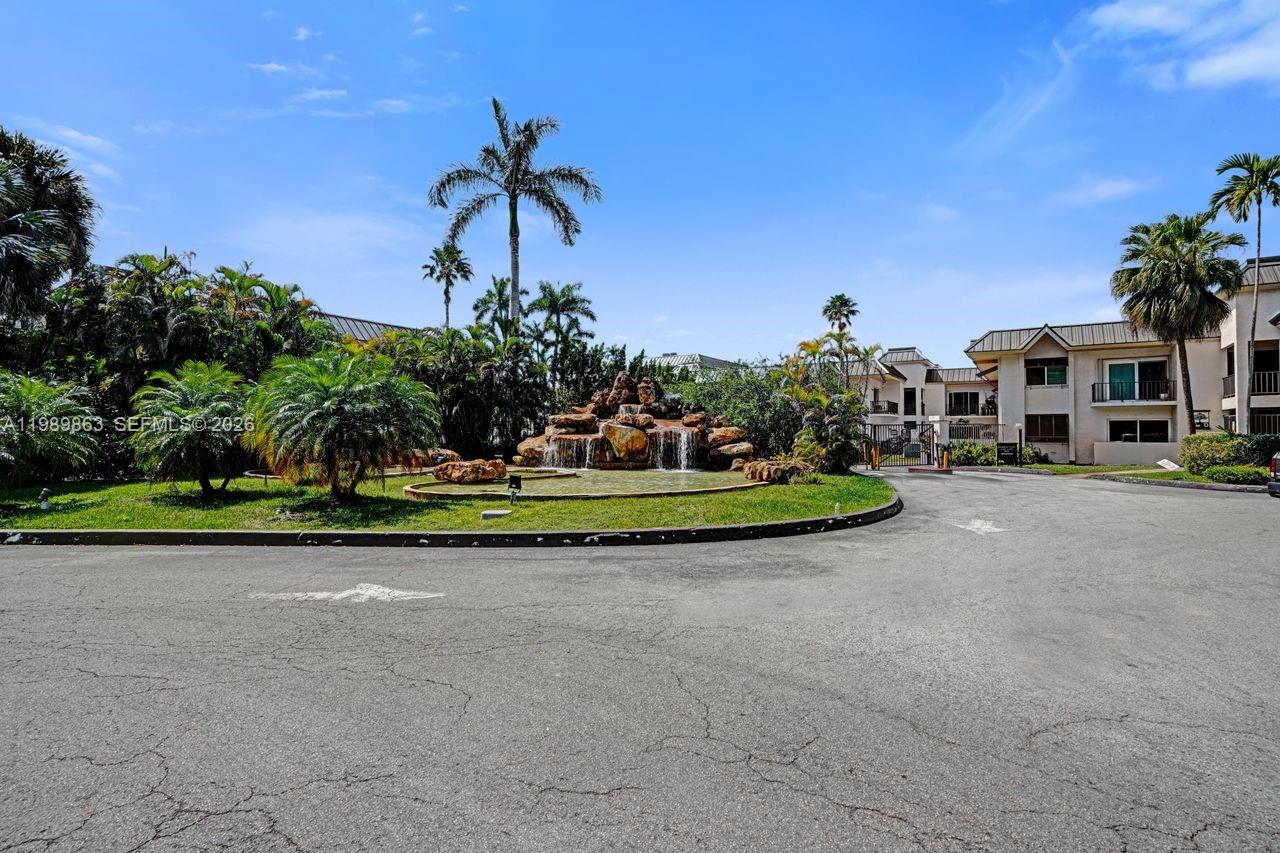 KINGSTON SQUARE CONDO - Residential