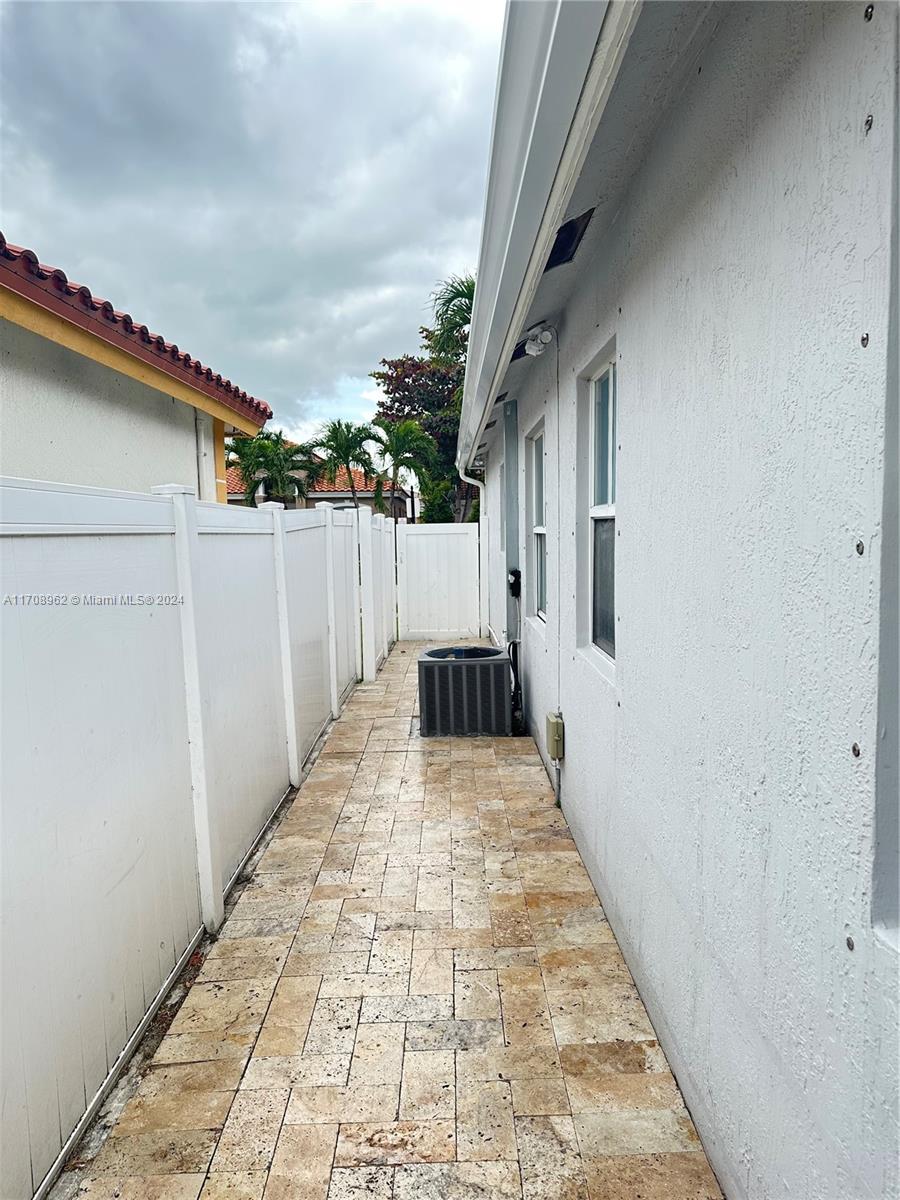 5401 Sw 131st Ter 1, Miramar, Broward County, Florida - 1 Bedrooms  
1 Bathrooms - 