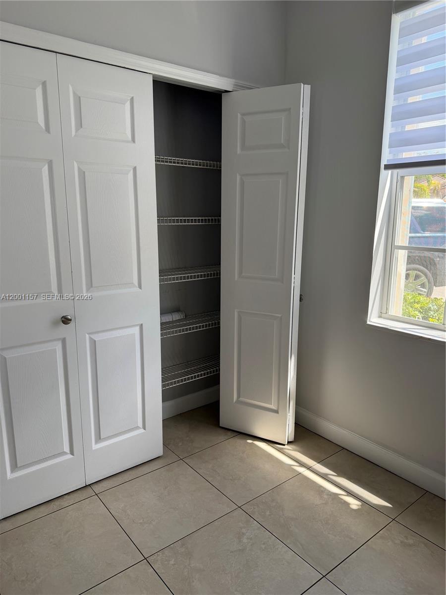 REGATTA POINTE CONDO NO T - Residential Lease