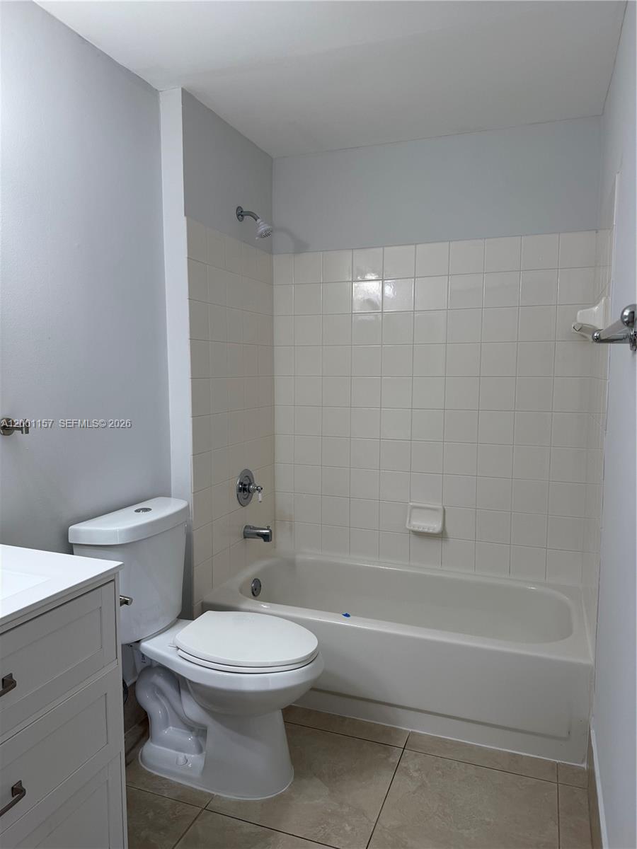 REGATTA POINTE CONDO NO T - Residential Lease