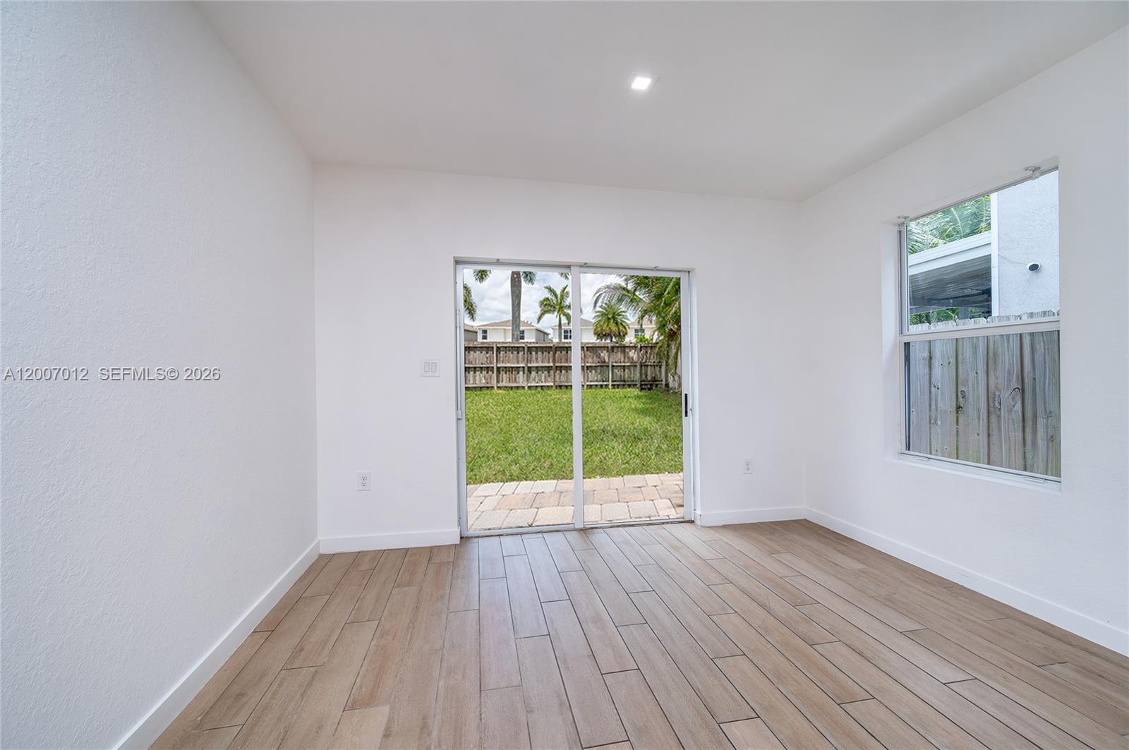 ROYAL HOMES WEST - Residential