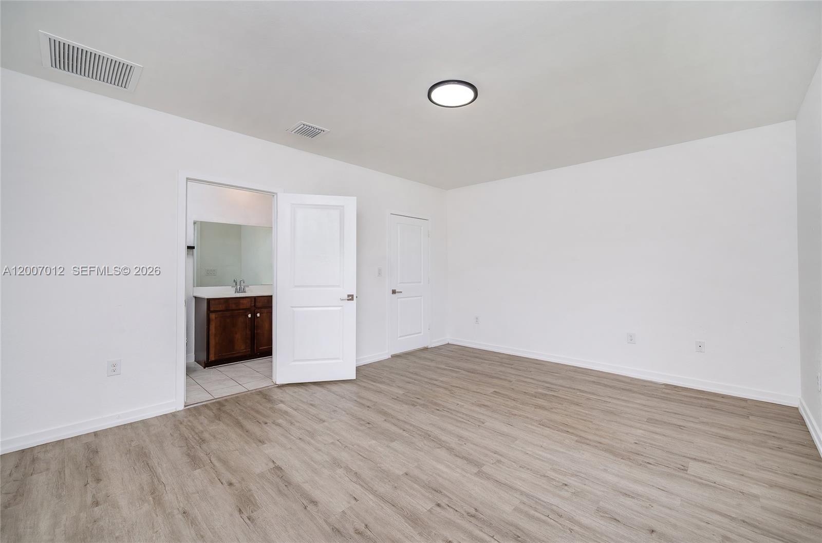 ROYAL HOMES WEST - Residential