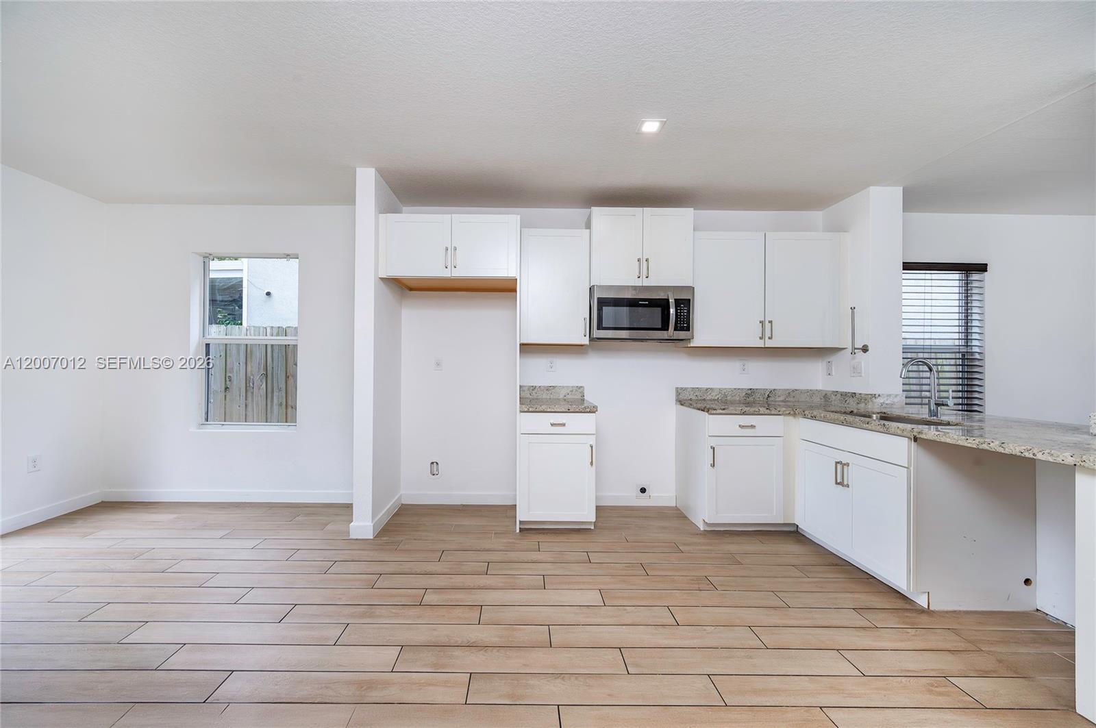 ROYAL HOMES WEST - Residential