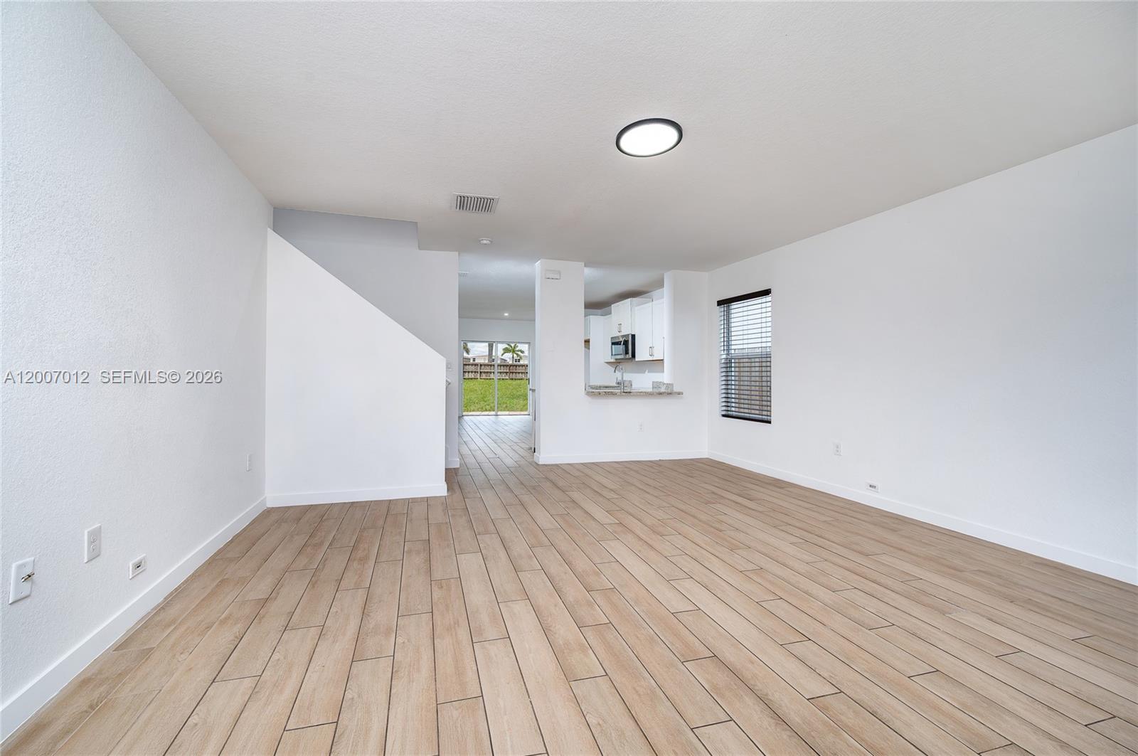 ROYAL HOMES WEST - Residential