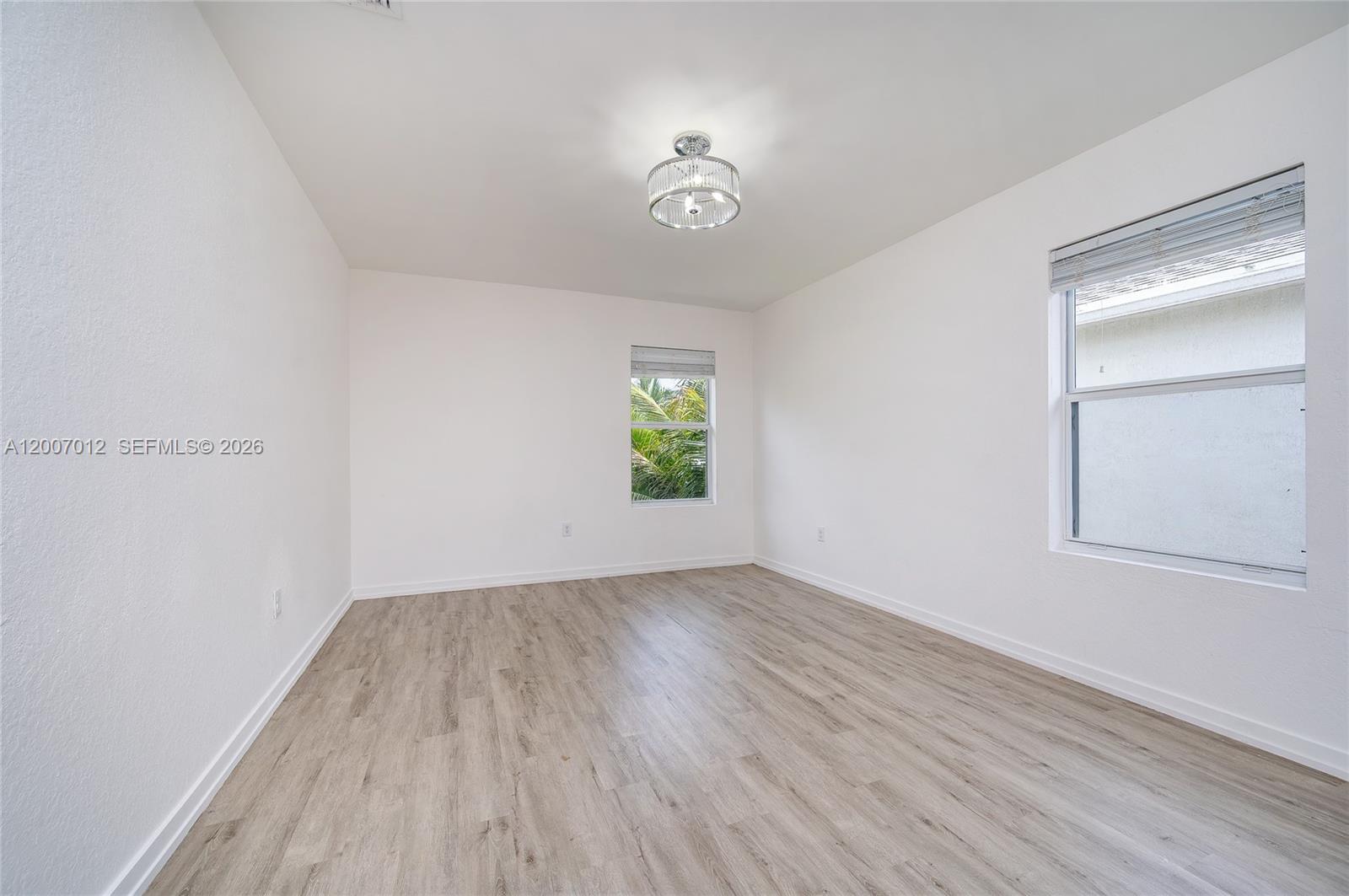 ROYAL HOMES WEST - Residential