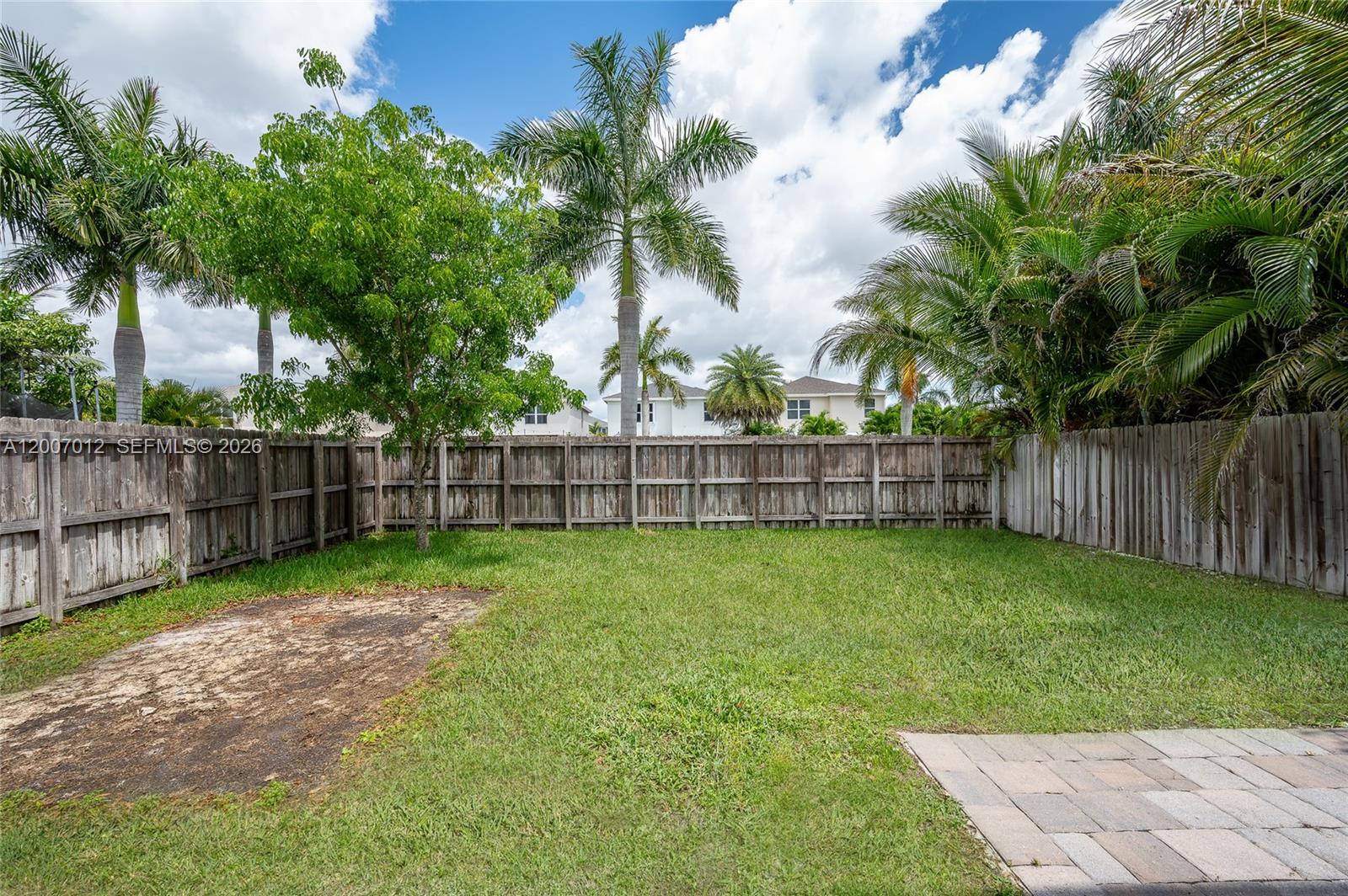 ROYAL HOMES WEST - Residential