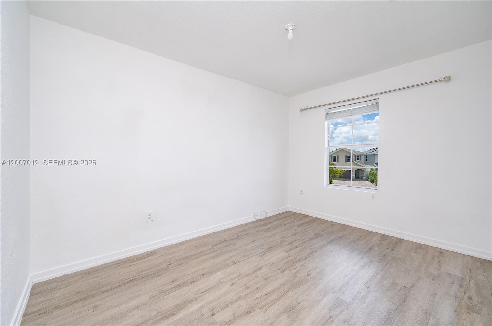 ROYAL HOMES WEST - Residential