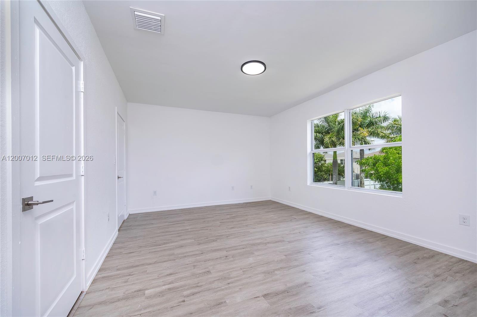 ROYAL HOMES WEST - Residential