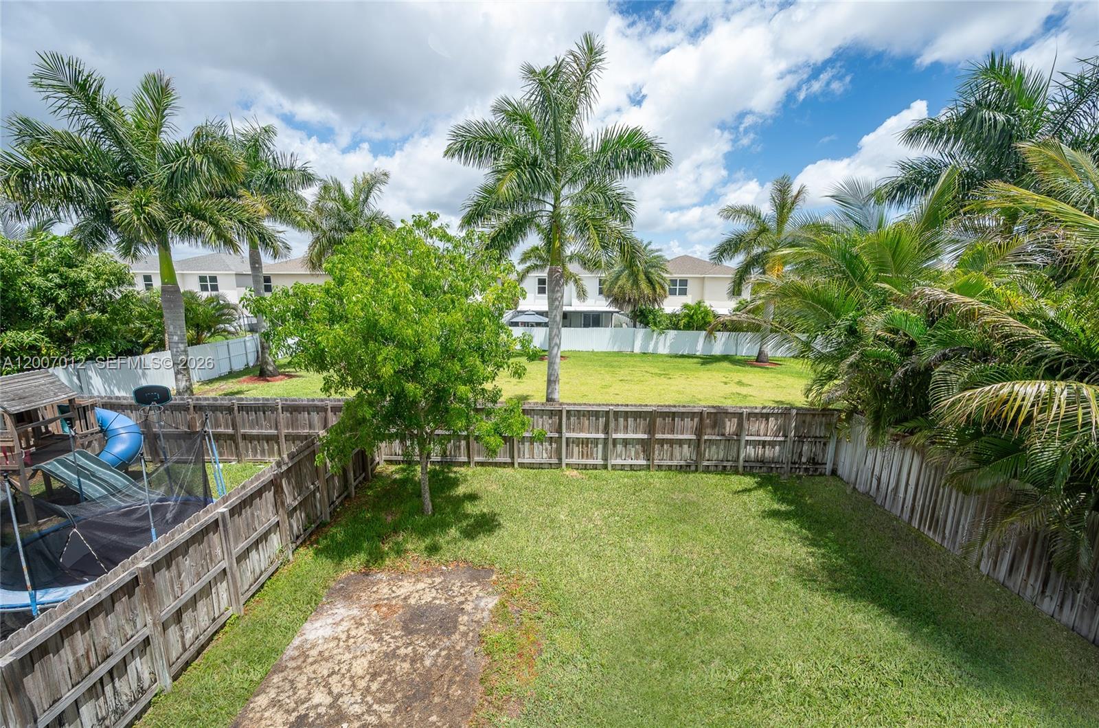 ROYAL HOMES WEST - Residential