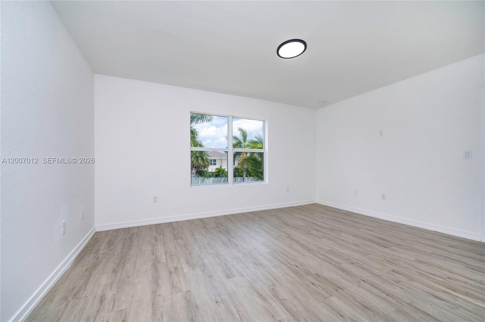 ROYAL HOMES WEST - Residential