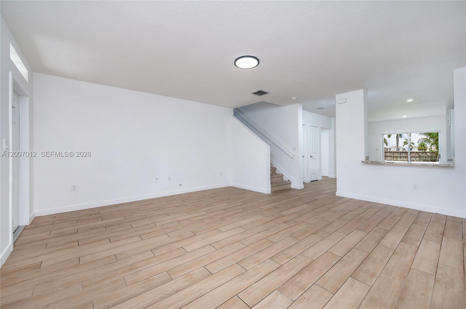 ROYAL HOMES WEST - Residential