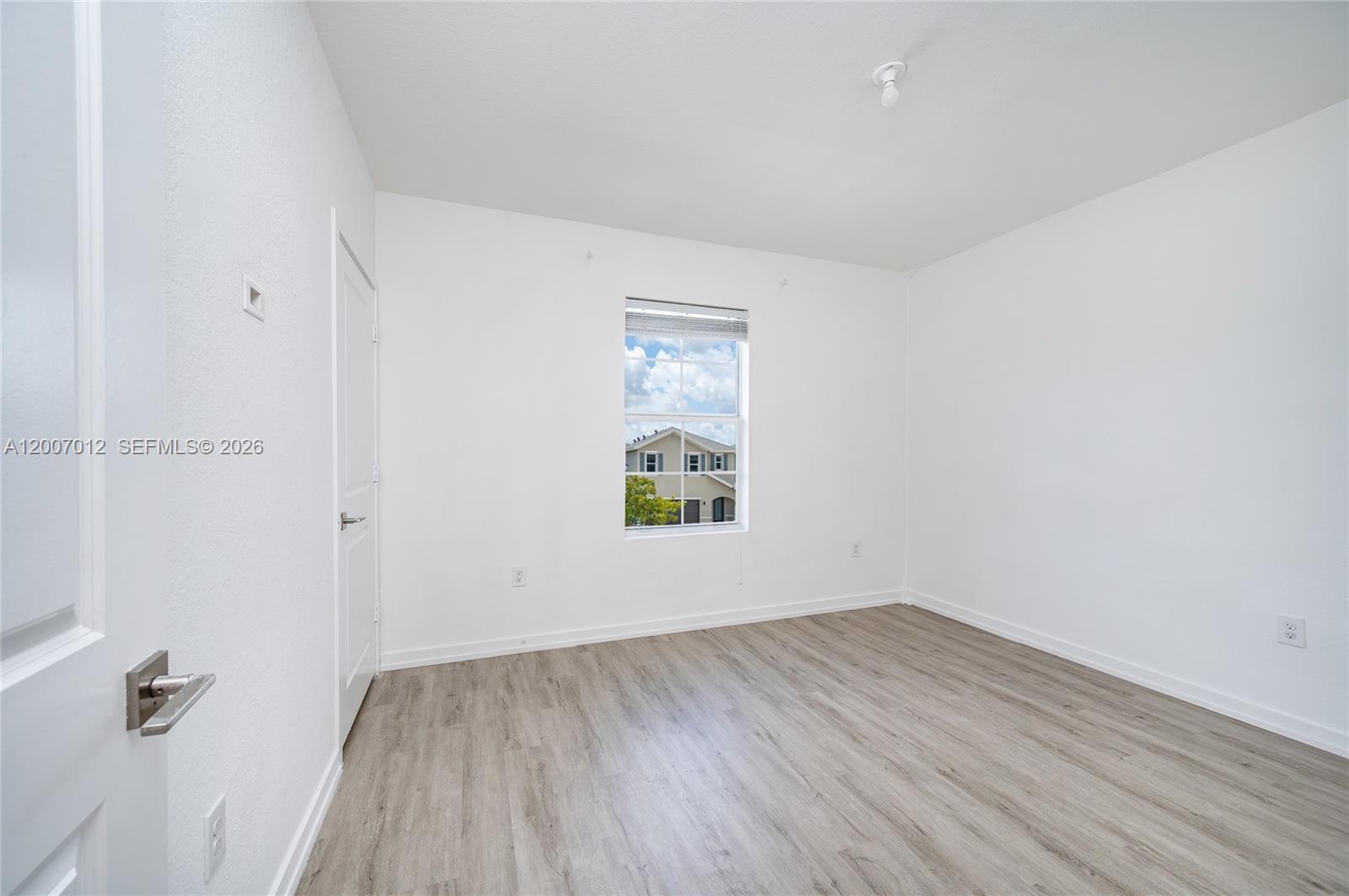 ROYAL HOMES WEST - Residential