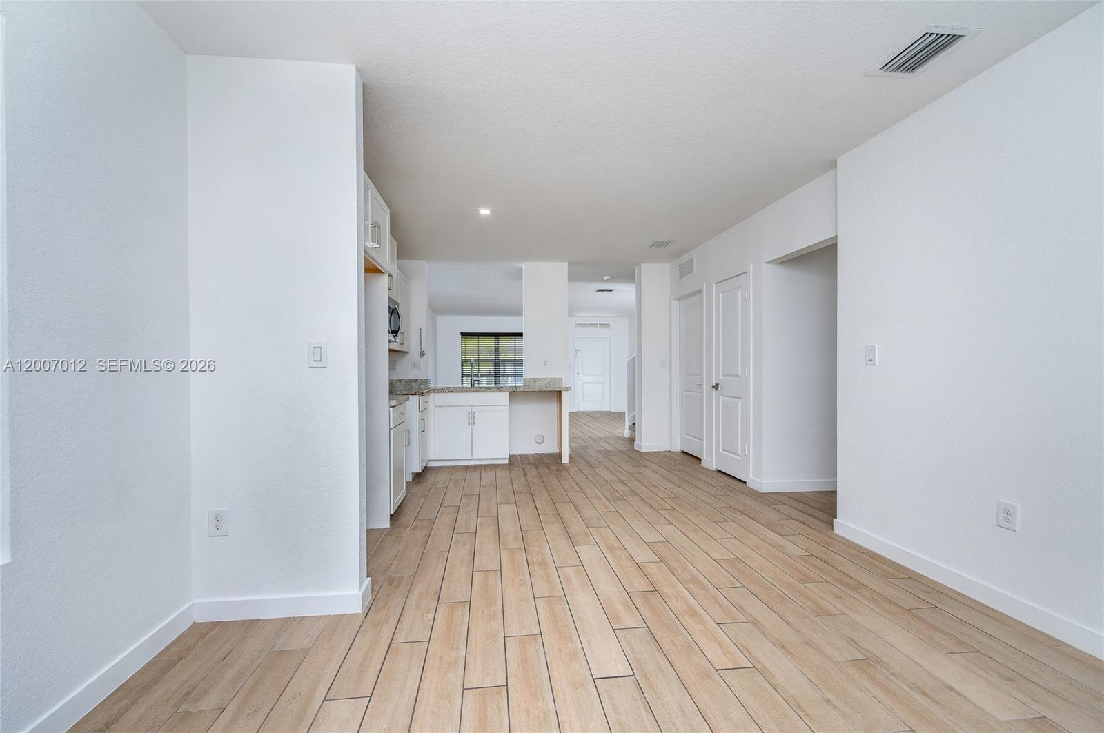 ROYAL HOMES WEST - Residential