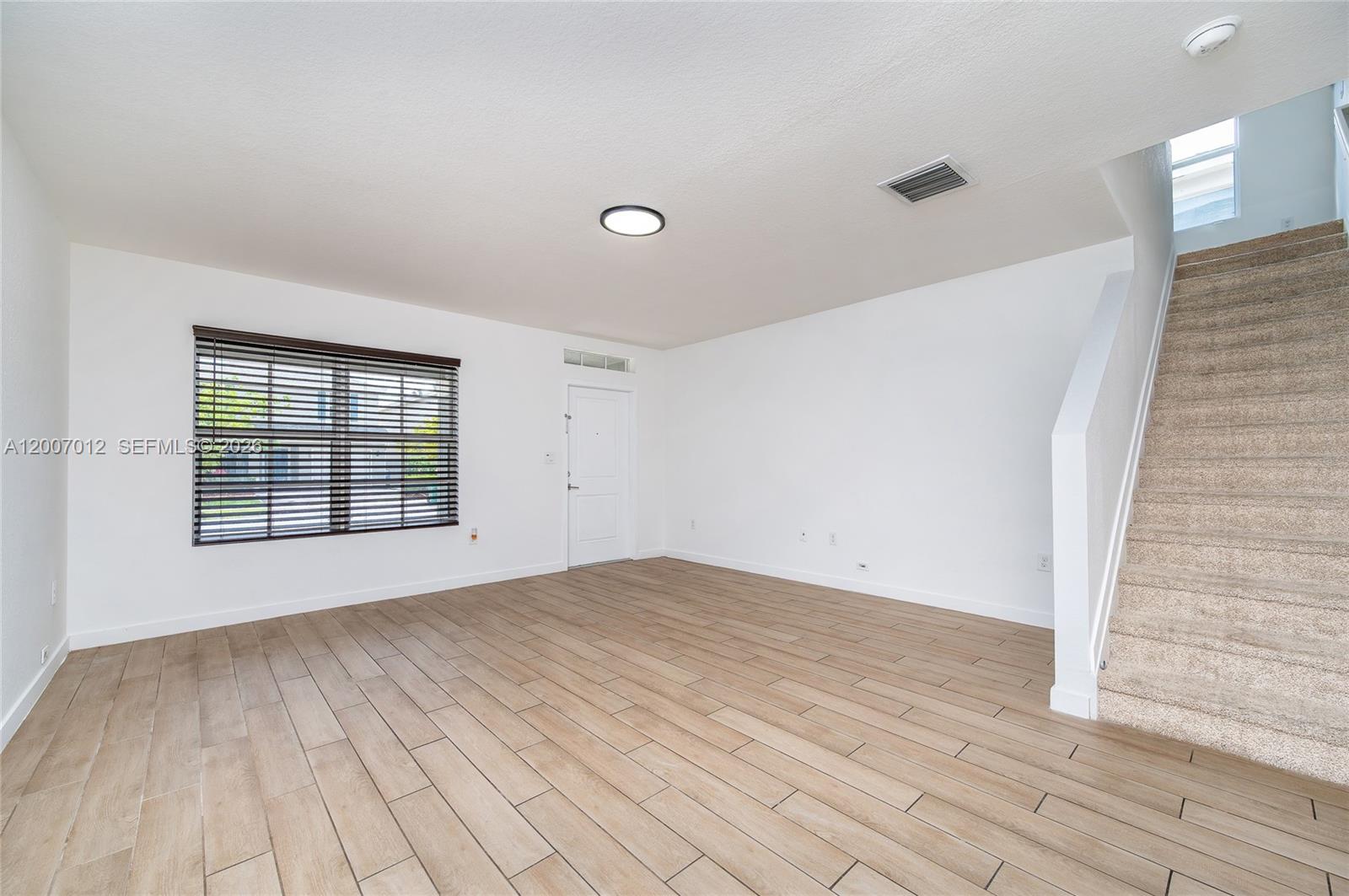 ROYAL HOMES WEST - Residential