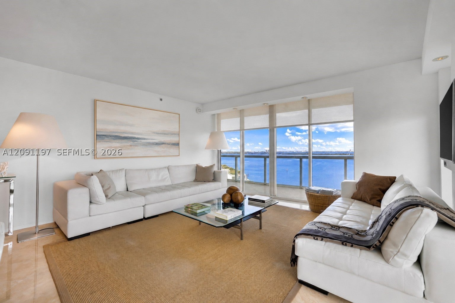10 Venetian Way 1404