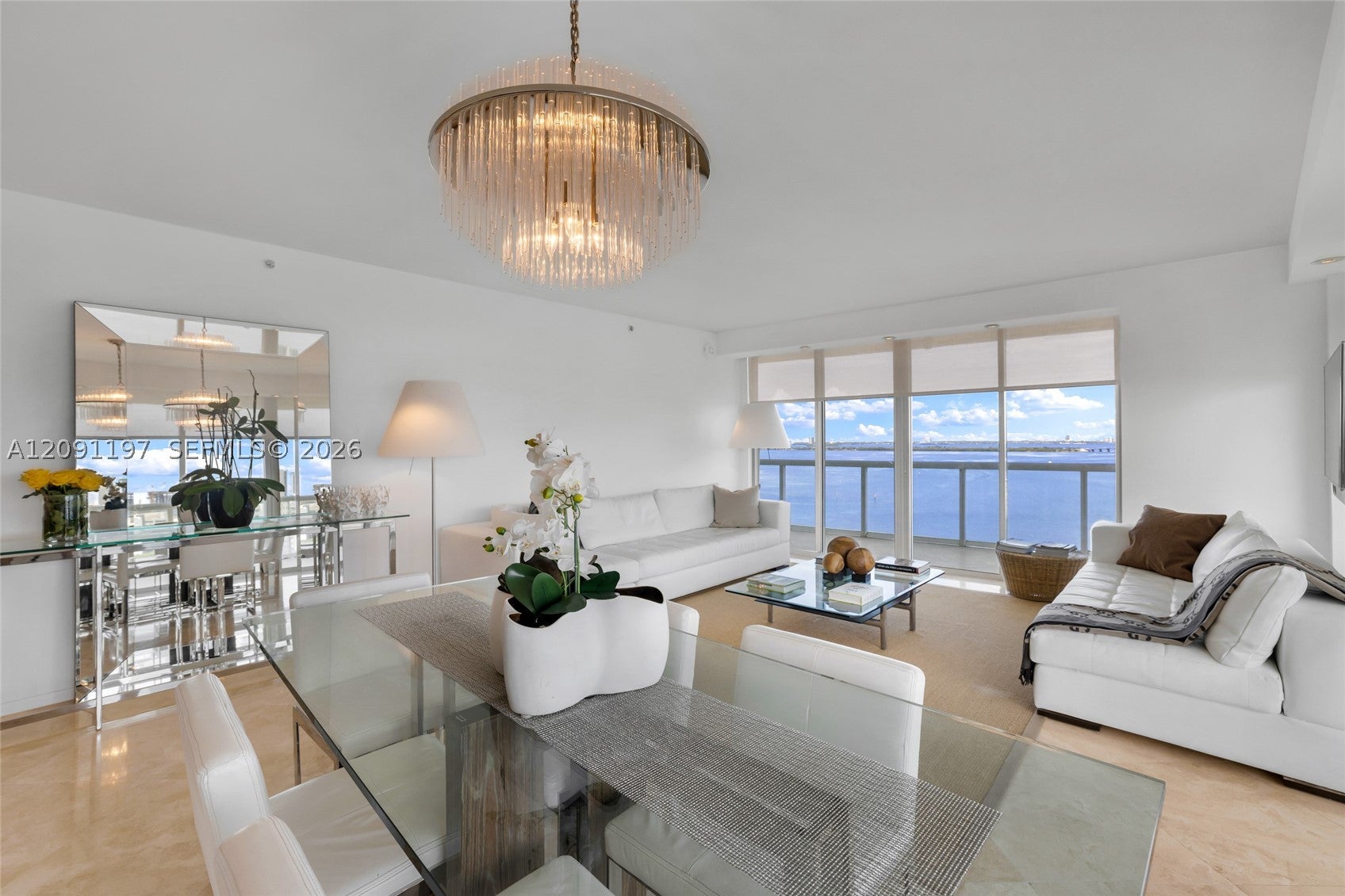 10 Venetian Way 1404