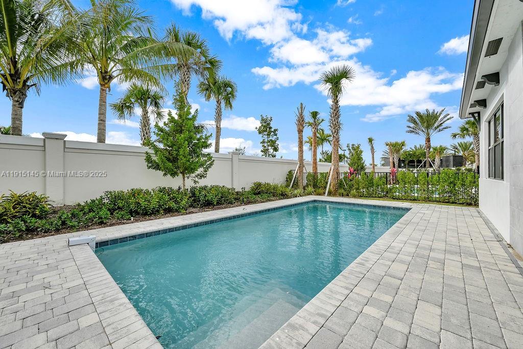 Solana Bay Avenir - Residential Lease