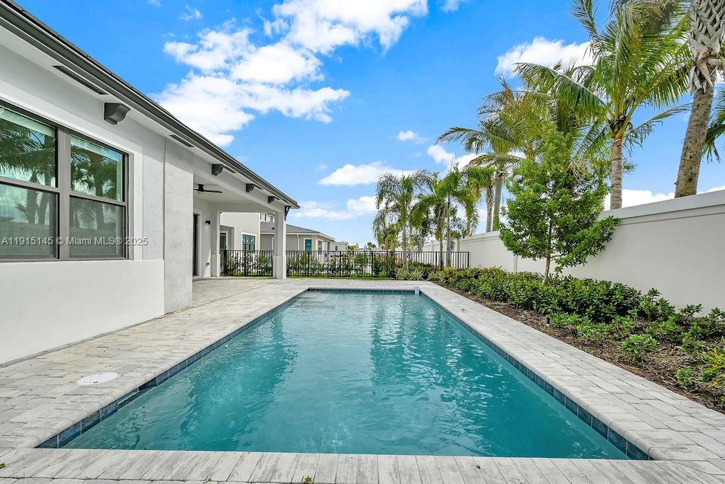 Solana Bay Avenir - Residential Lease