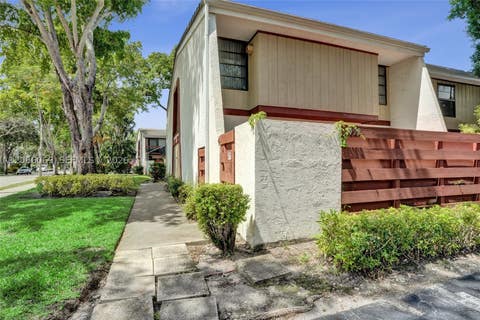 Photo of 2999 Lakewood Ln, Hollywood, FL 33021 (MLS # A12066069)