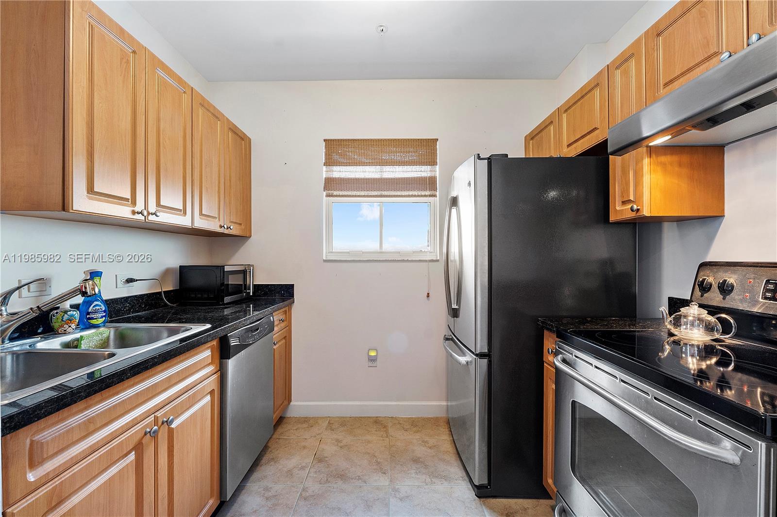 GATEWAY TO THE GROVE COND - Residential Lease