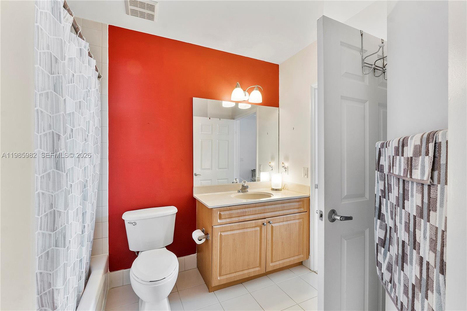 GATEWAY TO THE GROVE COND - Residential Lease