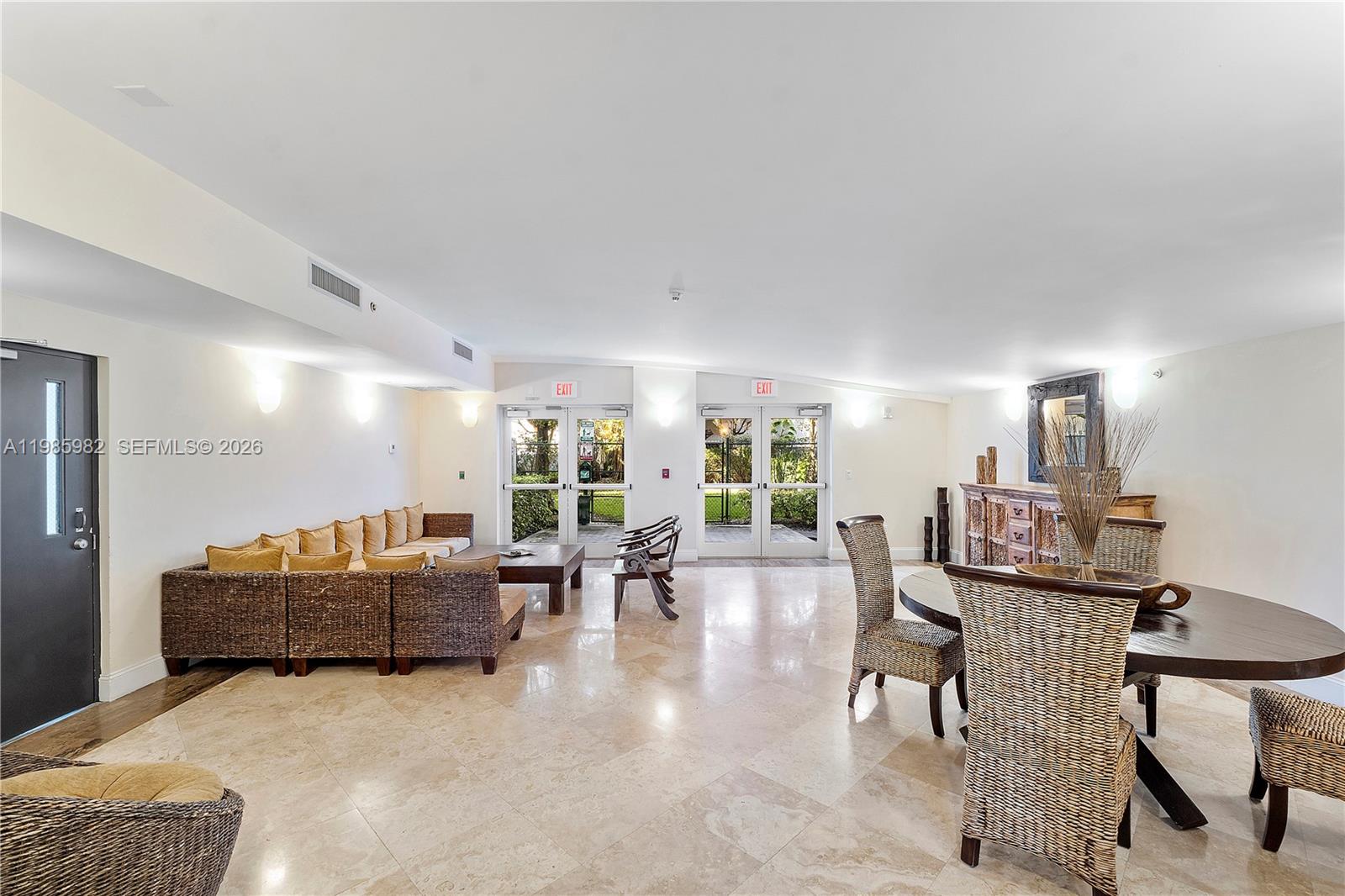 GATEWAY TO THE GROVE COND - Residential Lease