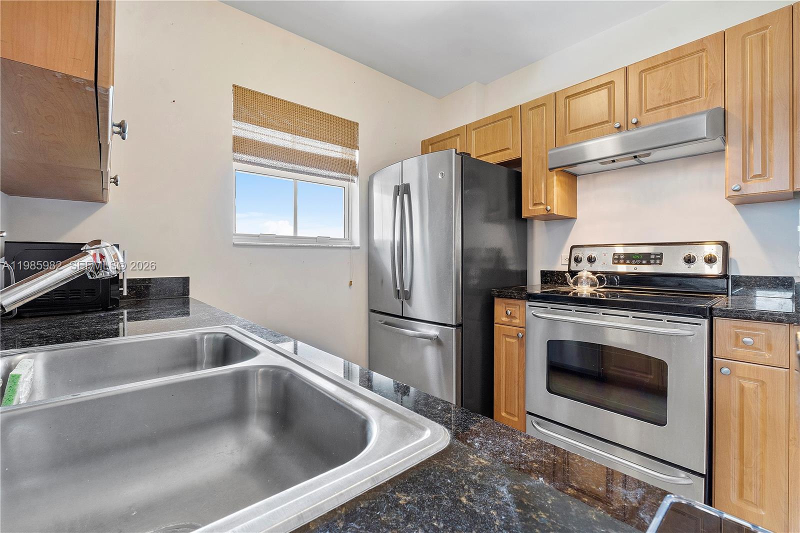 GATEWAY TO THE GROVE COND - Residential Lease