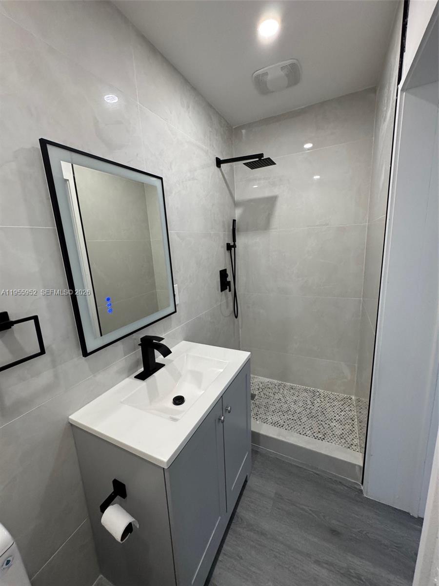 BROADMOOR MANOR - Residential