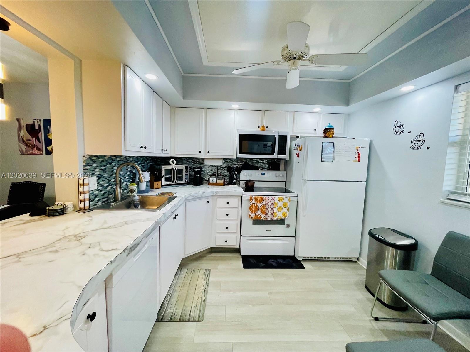 VILLAGE ROYALE ON THE GRE - Residential