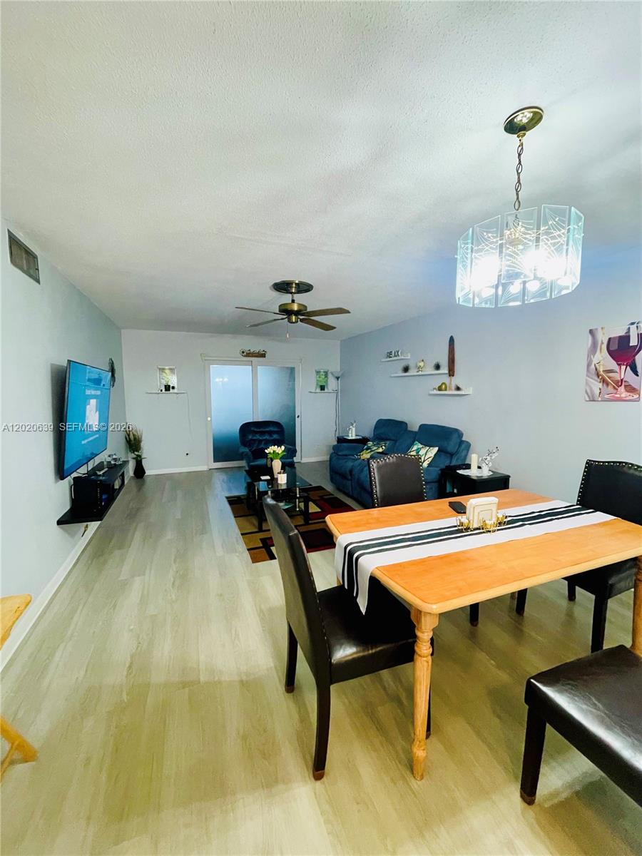 VILLAGE ROYALE ON THE GRE - Residential